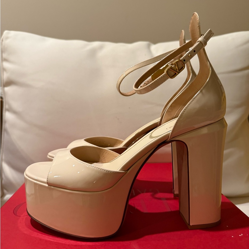 Valentino Cream Platform Heels, brand new, size 8.